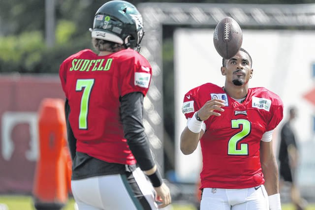 125543199_web1_125543199-9f7f1dcf83e848a2b649b3e49ff8cfd3
Philadelphia Eagles quarterback Jalen Hurts (2) tosses up the ball next to quarterbacked Nate Sudfeld (7) during a training camp practice in Philadelphia on Friday.
AP photo