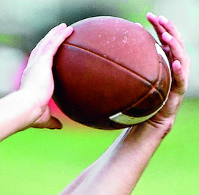 125651660_web1_Football22222