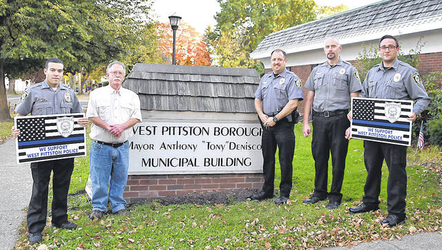 125838830_web1_West-Pittston-Police-Signs
West Pittstons Pete Sidari donated the borough police support signs in a fundraiser to financially aid the force. All of the proceeds are going to the West Pittston Police Force. From left: Ptlm. Justin Luciano, Sidari, Chief Michael Turner, Ptlm. Robert Shupp and Ptlm. John Urbanski.
Tony Callaio | For Sunday Dispatch