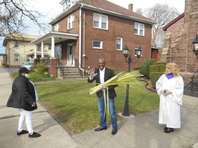 126705246_web1_palm.sunday.rev
Pastor Adam McGahee, center, and his wife, Lisa, were giving out palm branches outdoors in front of Moving River Ministries, 439 S. Main St., Wilkes-Barre last year. The churchs Praise Team will be handing them out again this year, from 10 a.m. to noon on March 28.
Mary Therese Biebel | Times Leader file photo