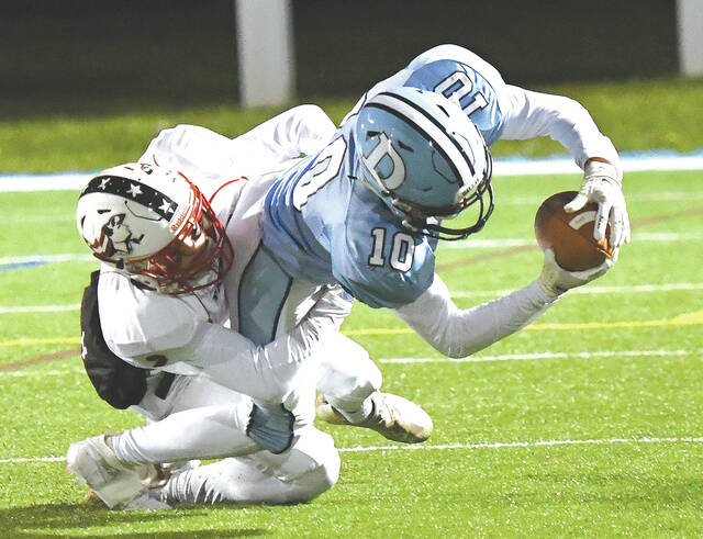 127869444_web1_Dallas-Area-PA-ftbl-5-copy
Pittston Areas Parker Bolesta (2) takes down Dallas Area QB Gerry Groom (10) for a loss.
Tony Callaio | For Times Leader