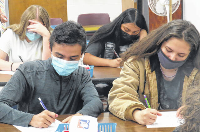 127908061_web1_Masks
A Pennsylvania judge on Tuesday said an order that requires masks inside K-12 schools and child care facilities to contain the coronavirus must expire Dec. 4, although that is unlikely to be the final legal development in the case.
File photo