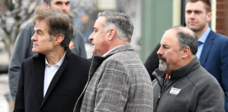 
			
				                                Pittston Mayor Michael Lombardo, center, points out downtown Pittston revitalization improvements over the last 20 years to Dr. Mehmet Oz, left. Right is West Pittston Mayor Angelo Alfano.
                                 Tony Callaio | For Sunday Dispatch

			
		