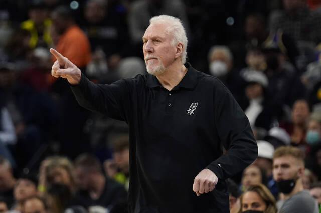 128281837_web1_128281837-0f5c8347fac2418eb711641dffaf66cd
San Antonio Spurs head coach Gregg Popovich signals to his players during the first half of an NBA game against the Los Angeles Lakers on Monday in San Antonio.