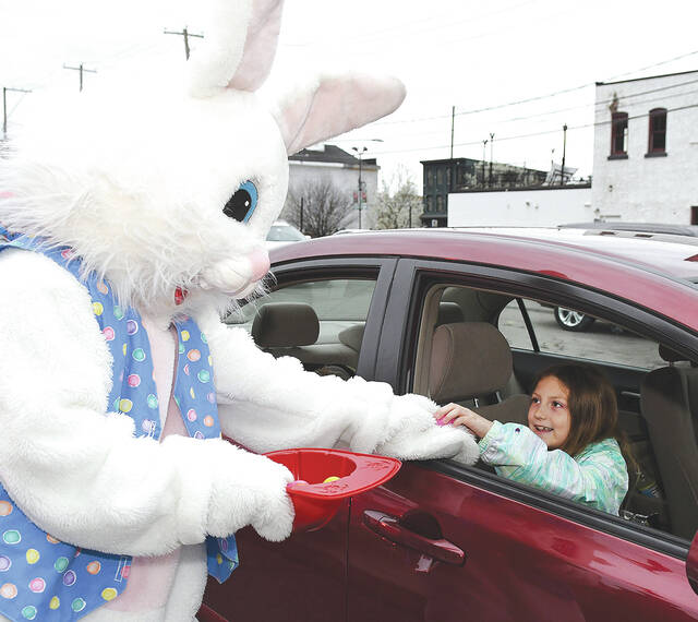 128439398_web1_Pittston-Egg-Hunt-1-copy
Mom Julie Saunders drove her children, Hailey, 9, shown, and Connor, 1, hidden, as Hailey grabs an egg from the Easter Bunny during the City of Pittstons drive through.
Tony Callaio | For Sunday Dispatch