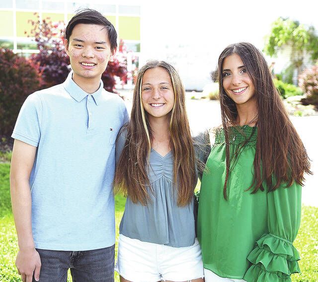 128532958_web1_WA-2022-Exchange-Students-2-copy
Standing on the front lawn at Wyoming Area Secondary Center for one of the last times as exchange students, left to rigth, Eason Hsuan-yi, Taiwan, Gabi Mirat, Spain, Claudia Papa, Italy.
Tony Callaio | For Sunday Dispatch