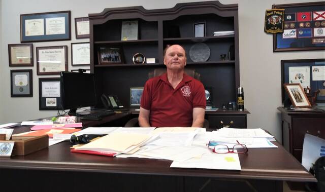 128773710_web1_randyoffice
Robertson
