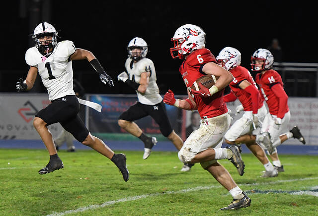 129059784_web1_PA-DV-PIAA-Playoff-3
Pittston Area running back Harry Pugliese adds to his 1,000-yard season with 42-yard run in the second quarter of Friday nights District 2 Class 5A semifinal game.
Tony Callaio | For Times Leader