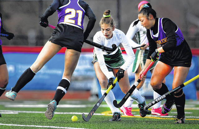 <p>Wyoming Area’s Lyla Rehill weaves her way between Boiling Springs players Zoe Collins and Regan Eicckhoff (21) on Saturday.</p>
<p>Fred Adams | For Sunday Dispatch</p>