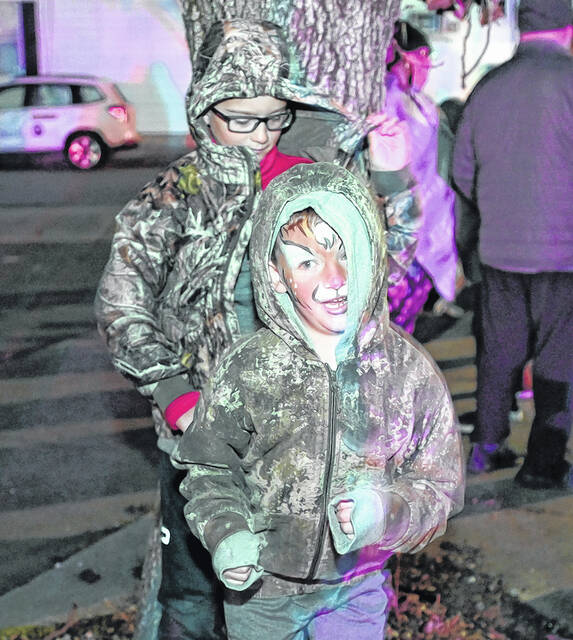 129166342_web1_WP-Santa-Parade-2022-1
Alexander Jones, 7, front, and his brother Ryan, 9, anxiously await the start of the Santa parade in West Pittston on Sunday, Dec. 4.
Tony Callaio | For Sunday Dispatch