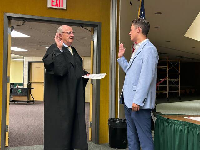 129851713_web1_BUtera
Magisterial District Judge Joseph Carmody swears in Peter Butera as the newest member of the Wyoming Area School Board at the boards meeting on Tuesday. Butera will be filling the seat vacated by Nick DeAngelo, who resigned in June.
Kevin Carroll | Times Leader