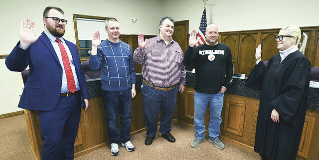 130275931_web1_Avoca-Swear-in-1
Council members sworn District Magistrate Alexandra Kokura Kravitz in on Jan. 2 at the Avoca Borough Municipal Building. Left to right, Kyler Kovaleski, Gary Halagarda, Michael Fuller, James Emlaw and Judge Kokura Kravitz.