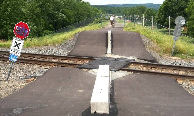 <p>Luzerne County Flood Protection Authority Executive Director Christopher Belleman closes a railroad crossing gate that was opened without permission atop the Wyoming Valley Levee in Edwardsville Wednesday.</p>
<p>Jennifer Learn-Andes | Times Leader</p>