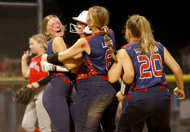 130722410_web1_pit_mt5_faa
Pittston Area celebrates its win over Mountain Top for the District 16 championship.
Fred Adams | For Times Leader