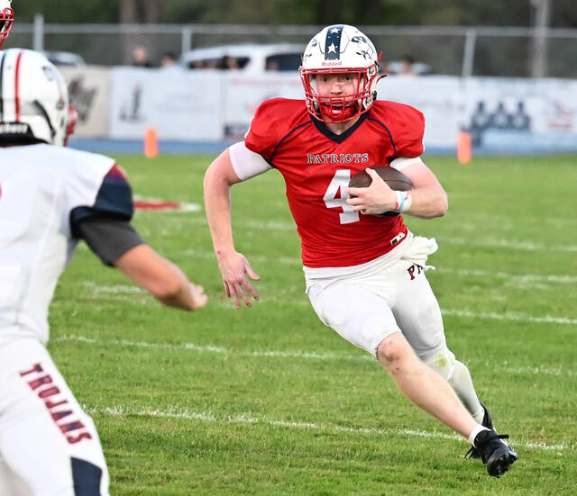 130893759_web1_PA-Nanticoke-ftbl-1
Pittston Area QB Matt Walter (4) runs a sweep left looking for blockers as he heads down field against Nanticoke Area at Trippi Field on Friday night.
Tony Callaio | For Sunday Dispatch