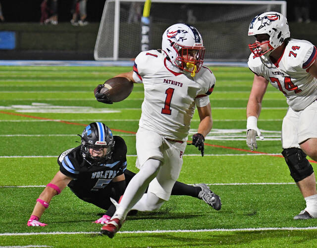 130964614_web1_PA-WBA-ftbl-1
After receiving a pass in the flat from Pittston Area QB Matt Walter, Lucas Lopresto (1) eludes one Wilkes-Barre Area tackle to gain extra yards.
Tony Callaio | For Times Leader