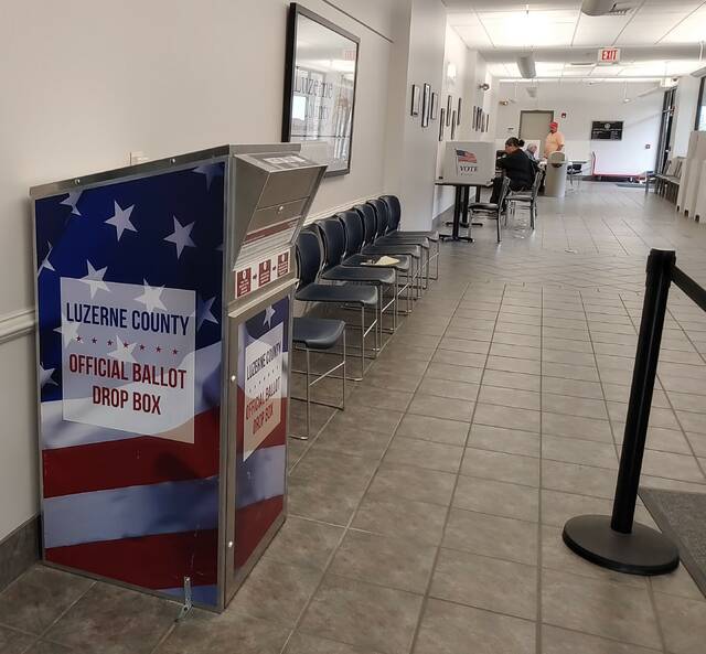130974624_web1_dropbox
Two mail ballot drop boxes will be available for Luzerne County Nov. 5 general election voters, including this one beyond the security station inside the countys Penn Place Building in downtown Wilkes-Barre. The other box, also on county-owned property, is inside the Broad Street Exchange Building in Hazleton.
Jennifer Learn-Andes | Times Leader