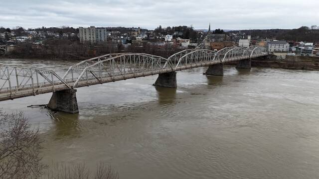 131259871_web1_waterstreetbridge
The 1,500-foot Firefighters Memorial Bridge (Water Street) links West Pittston and Pittston.
File photo