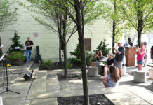 
			
				                                The Pocket Park had six acts performing sponsored by The Music Scene during the June 2nd Friday Art Walk.
                                 Tony Callaio | For Sunday Dispatch

			
		