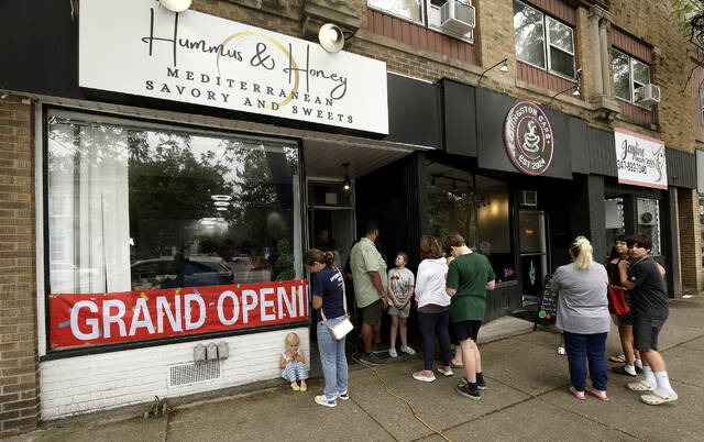 131613449_web1_hh1_faa
People line up out the door for Hummus & Honeys grand opening on Saturday.
Fred Adams | For Sunday Dispatch