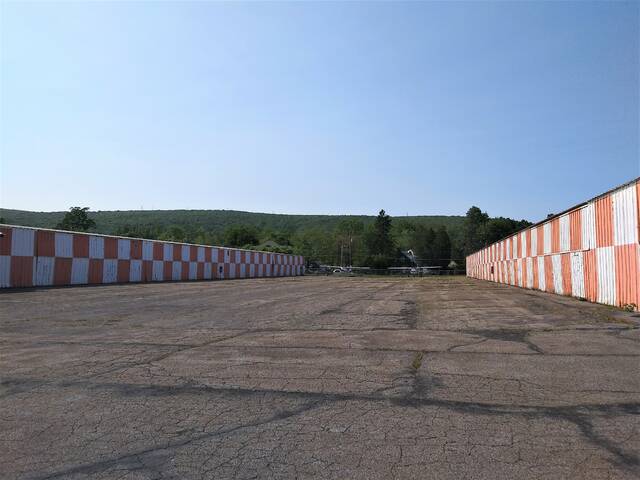 131681393_web1_airport1--2-
Installation of an automated weather observation system is underway at the Luzerne County-owned Wyoming Valley Airport in Forty Fort and Wyoming in addition to a larger project that will include replacement of these 1930s hangars.
File Photo