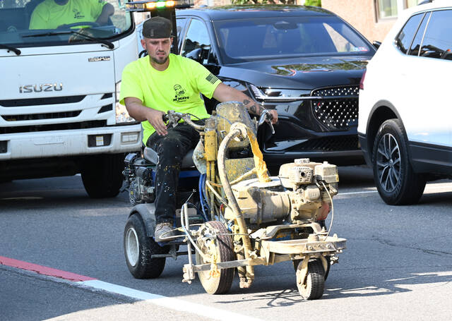 131719294_web1_Tomato-Line-Painting-1
An employee of M. Mayo Striping, Harding, paints the red line on Main Street, Pittston, ahead of the annual Pittston Tomato Festival.
Tony Callaio | For Sunday Dispatch