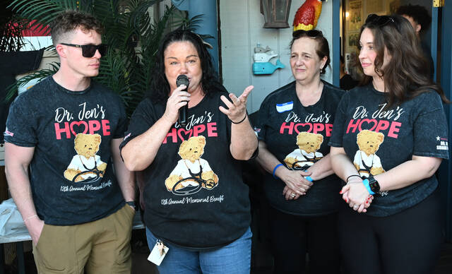 <p>Nicole Telford, with mic, Cooper’s Seafood general manager, addresses the crowd at Cooper’s, the site of the 12th Annual Dr. Jen’s Hope benefit. From left: Peter Sidari (Dr. Jen’s brother), Telford, Patty Sidari (Dr. Jen’s mother), Vicky Sidari, (Dr. Jen’s sister).</p>
<p>Tony Callaio | For Sunday Dispatch</p>