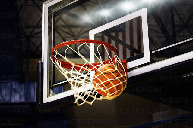131964567_web1_BASKETBALL-3