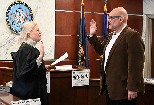 <p>Newly elected councilman Anthony ‘Tony’ Guariglia is sworn in by District Magistrate Alex Kokura Kravitz on Monday in city council chambers. Guariglia is filling the unexpired four-year term of the late Danny Argo.</p>
<p>Tony Callaio | For Sunday Dispatch</p>