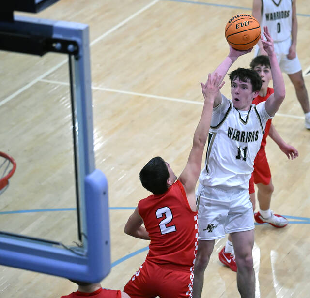 132134638_web1_WA-Crestwood-BBskbl-5
Wyoming Areas Drew Keating (11) hits for two points in second-half action against Cresstwood on Wednesday at Wilkes-Barre Area gym. Keating finished the night with 11 points.
Tony Callaio | For Sunday Dispatch