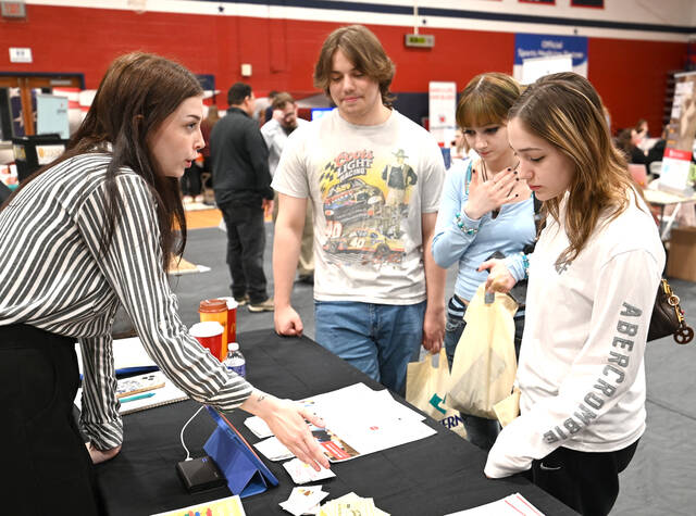 132319908_web1_PA-Career-Day-2
Lily Craig, left, a representative from McDonalds, answers questions from Pittston Area juniors.
Tony Callaio | For Sunday Dispatch