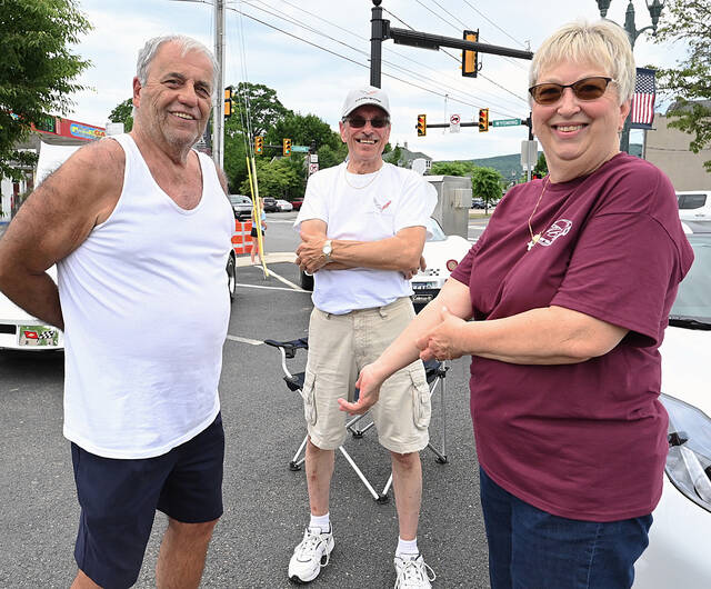 <p>Bob Yonki, left, and his wife Maria, visit Corvette owner Joe Stella, alongside his car and the Vettes for Vets car show in West Pittston.</p>
<p>Tony Callaio | For Sunday Dispatch</p>