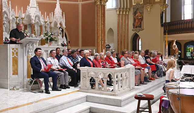 132472140_web1_Independence-Day-Concert-1
St. John the Evangelist Pastor Fr. Joseph Elston, far left, welcomes the audience gathered for the annual Independence Day Concert at the church on Monday, June 29.
Tony Callaio | For Sunday Dispatch