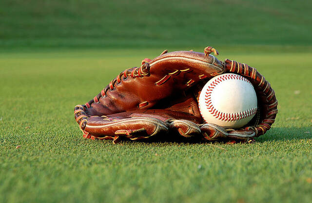 132472526_web1_Baseball3